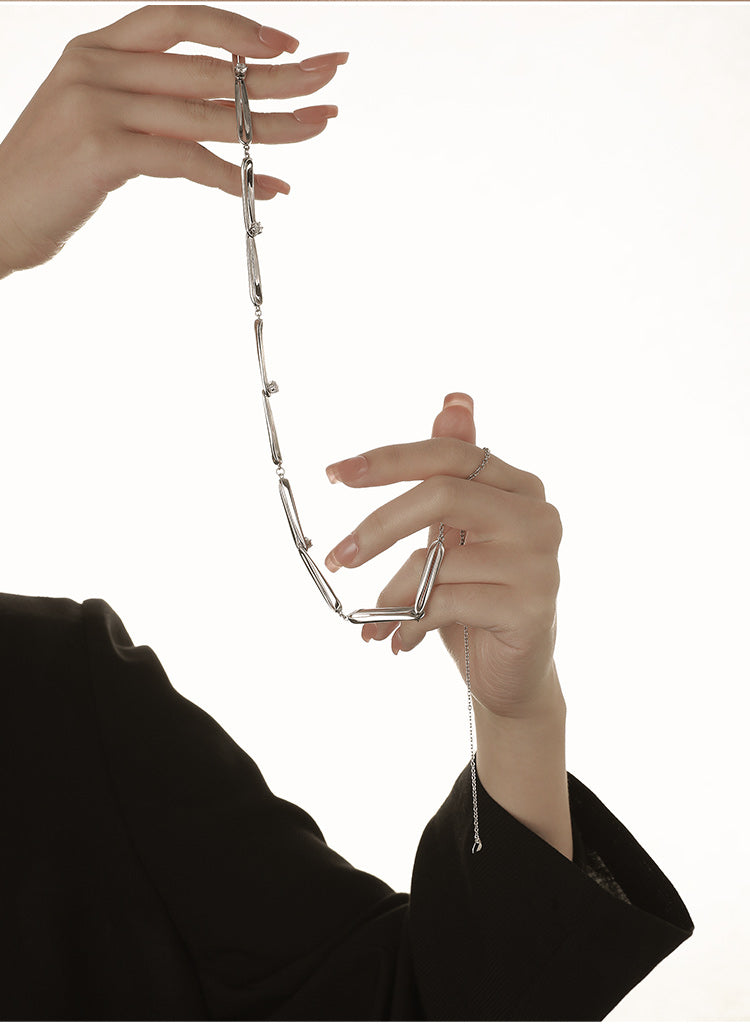 PANKOU KNOT NECKLACE