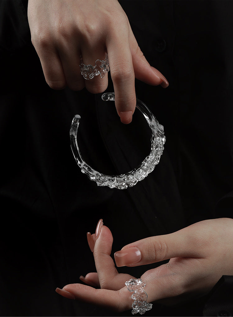 CARVED KNOT BANGLE