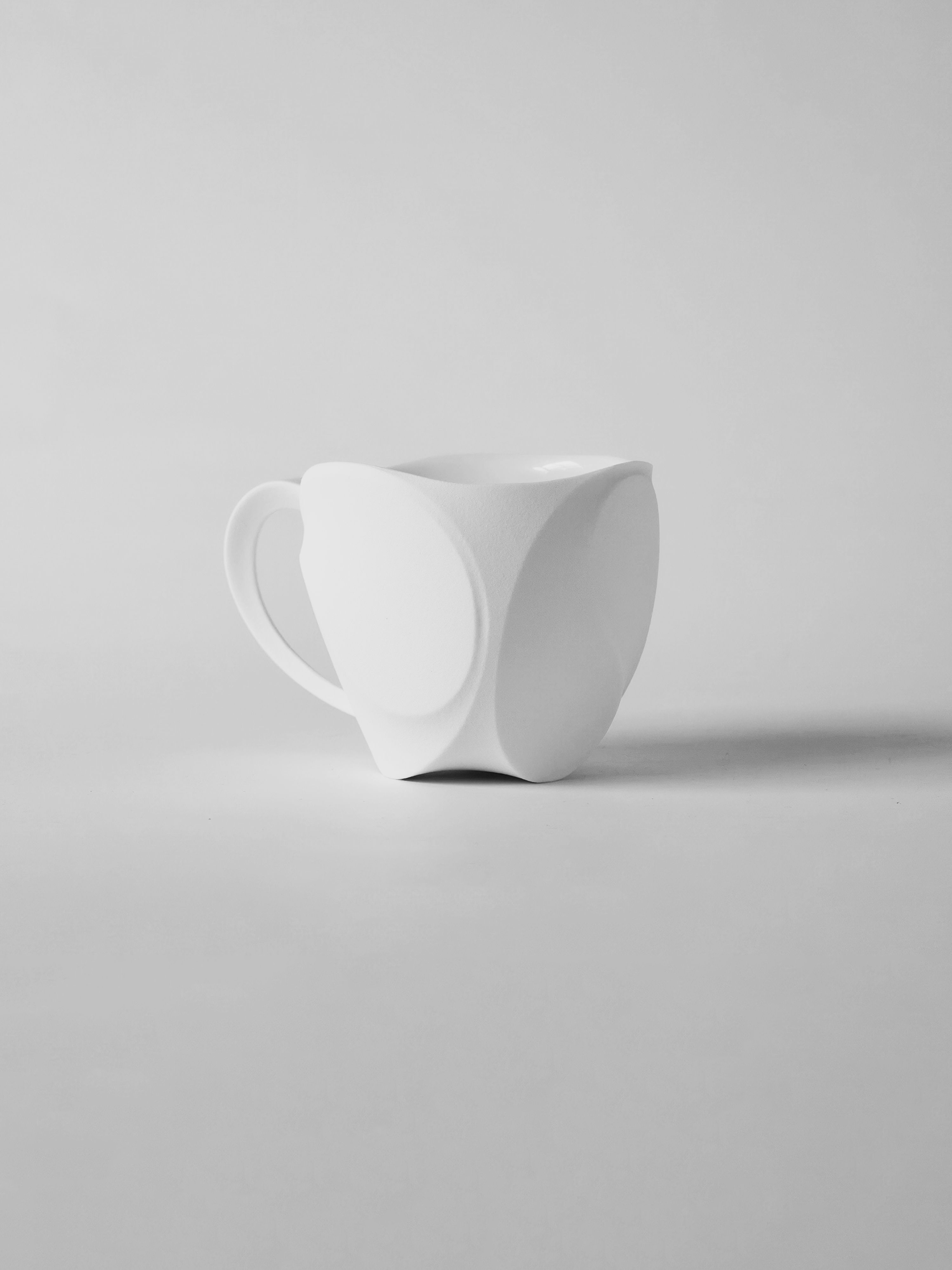 CURVE 10 CERAMIC HANDLED TEA CUP