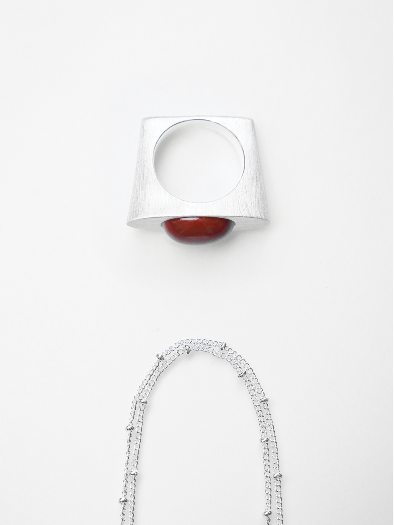 ON IISLAND OVAL RED AGATE PENDANT RING |  TROVE & TONE
