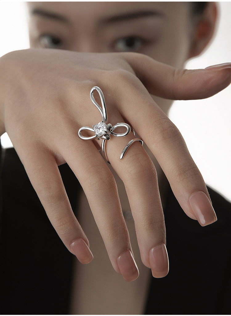 SWASTIKA KNOT RING