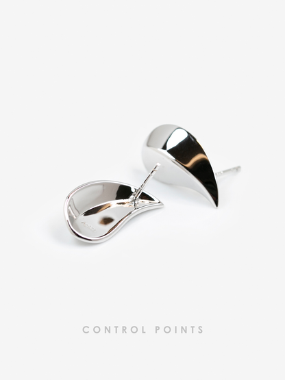 TROVE & TONE FLAME CURVE EARRING  |  TROVE & TONE