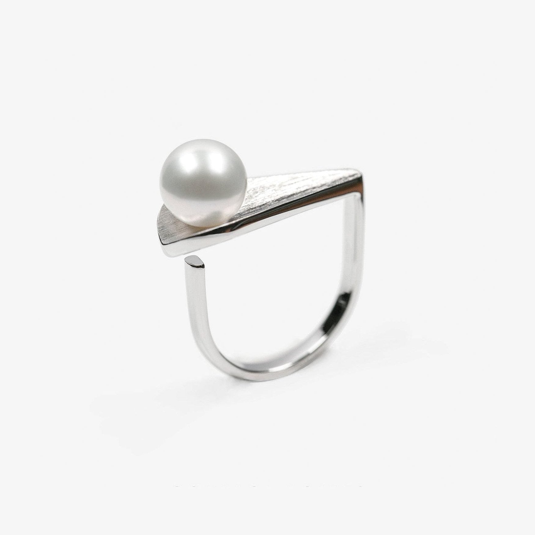 CONTROL POINTS FLOATING PEARL RING  |  TROVE & TONE