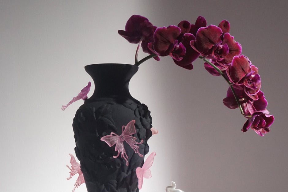 livarié flower Black Papillon Vif Vase  |  TROVE & TONE