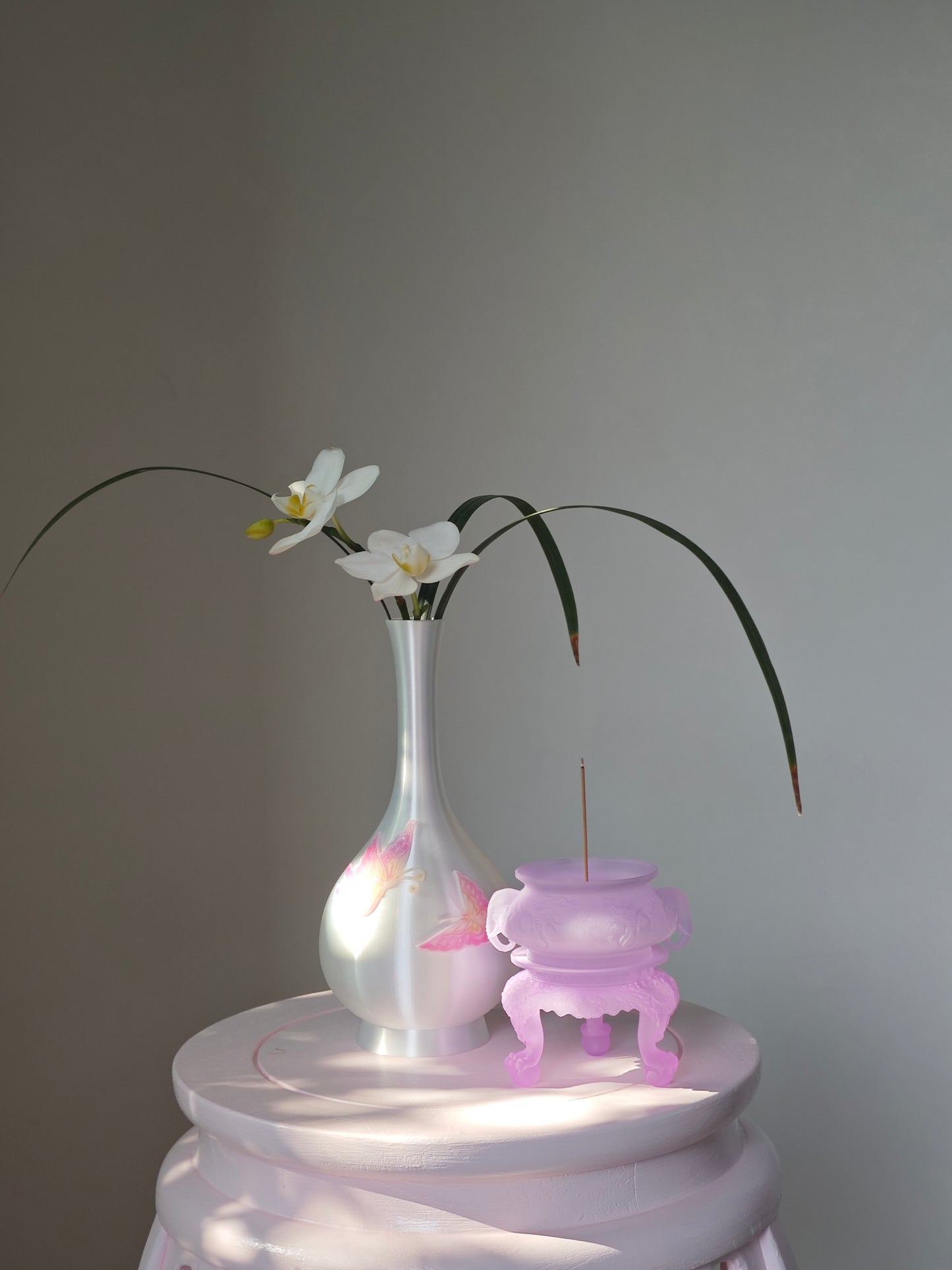livarié flower Jade Drop Papillon Vase  |  TROVE & TONE