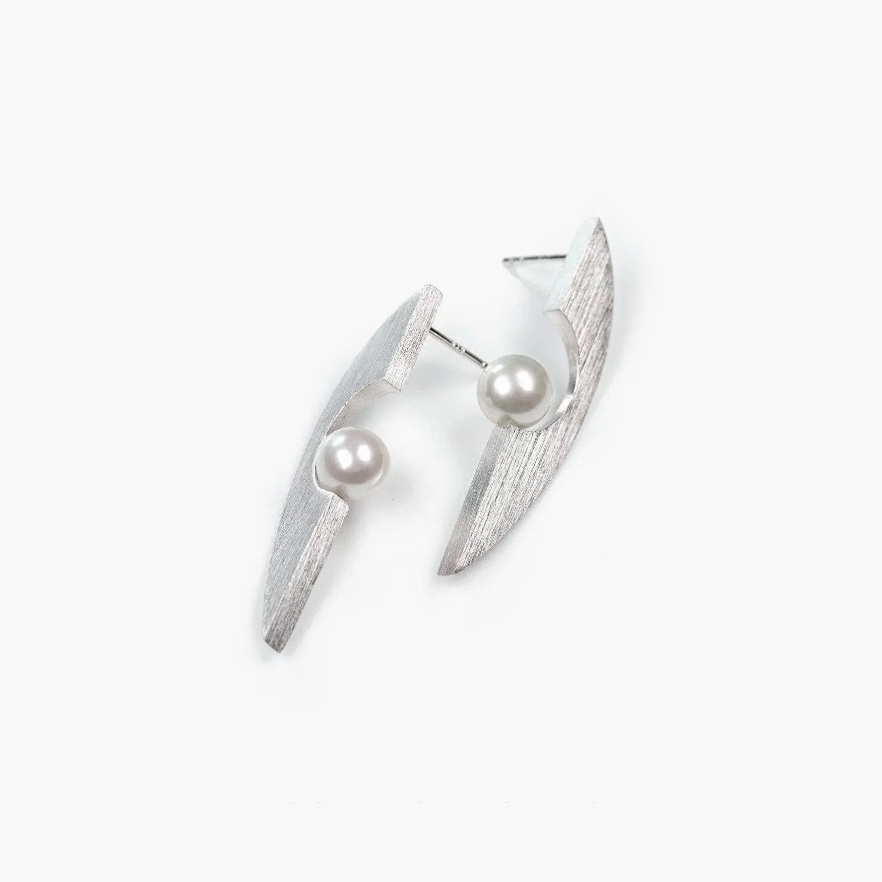 CONTROL POINTS ECLIPSE PEARL EARRING  |  TROVE & TONE