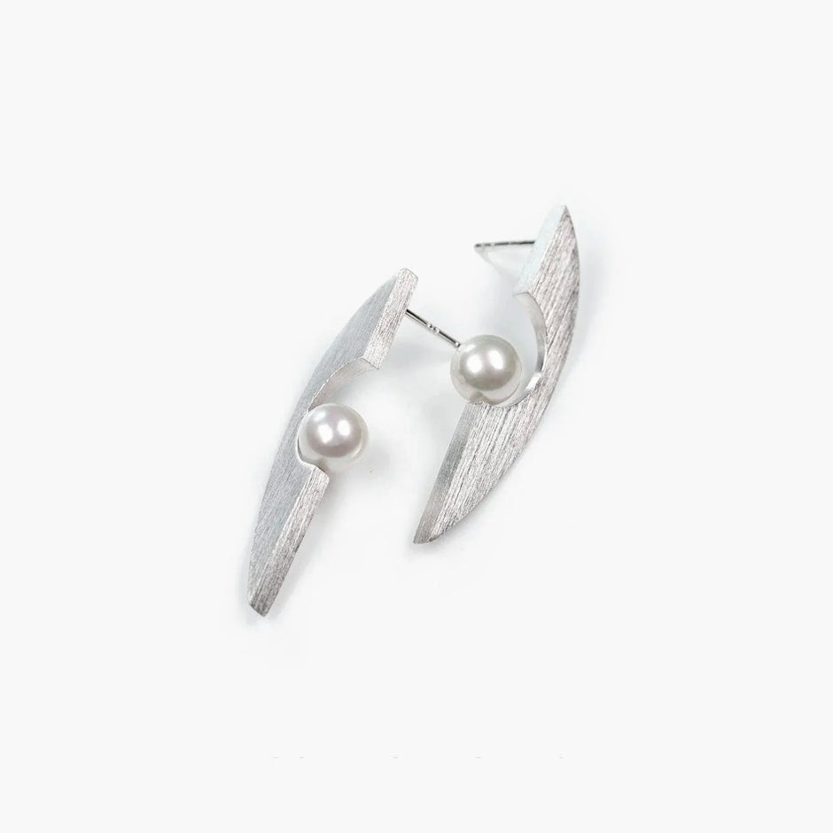 CONTROL POINTS ECLIPSE PEARL EARRING  |  TROVE & TONE