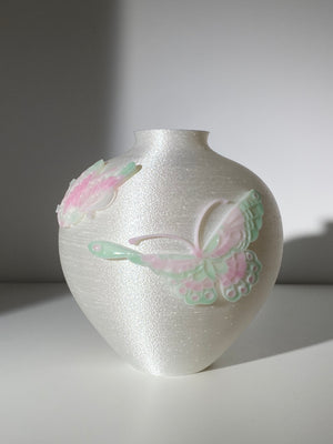 livarié flower White Dream Papillon Vase  |  TROVE & TONE
