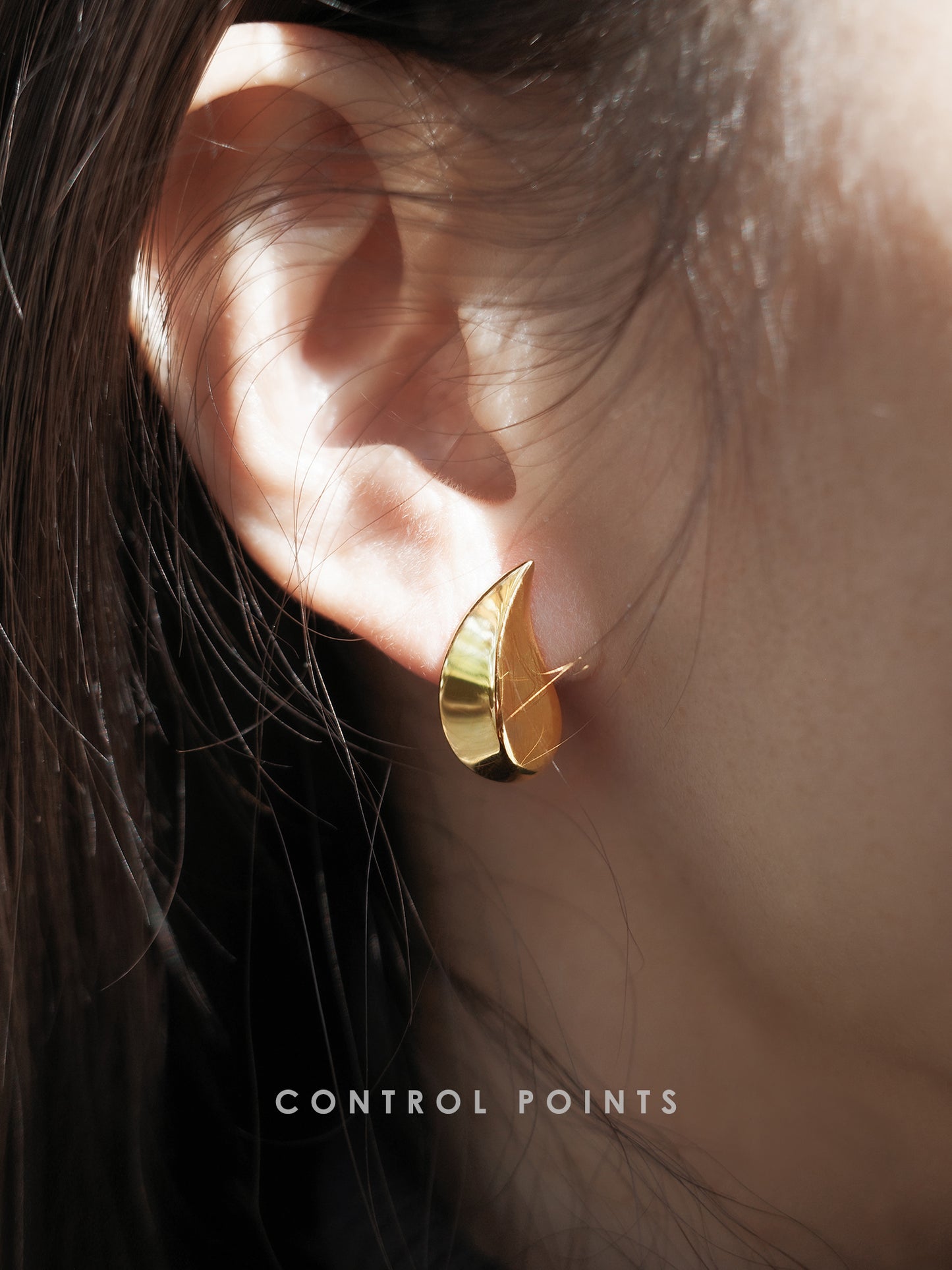 TROVE & TONE FLAME CURVE EARRING  |  TROVE & TONE