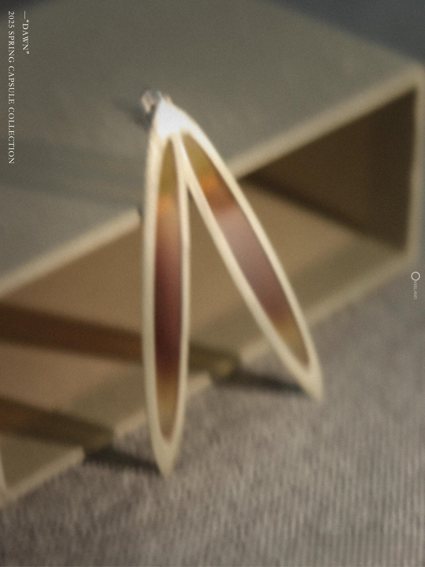  ON IISLAND OVAL PRINTED GLASS STUD EARRINGS |  TROVE & TONE