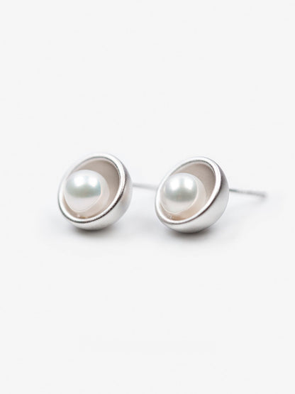 CONTROL POINTS NEST INSET PEARL STUD EARRINGS  |  TROVE & TONE