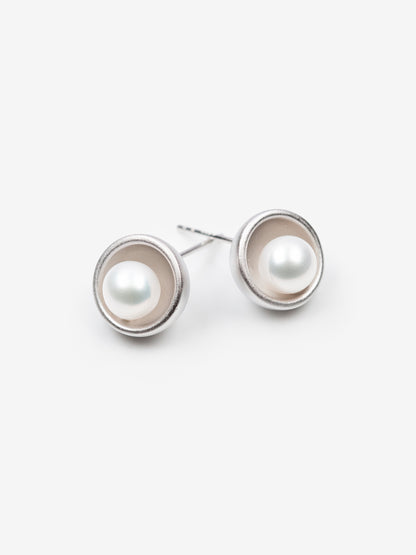 CONTROL POINTS NEST INSET PEARL STUD EARRINGS  |  TROVE & TONE