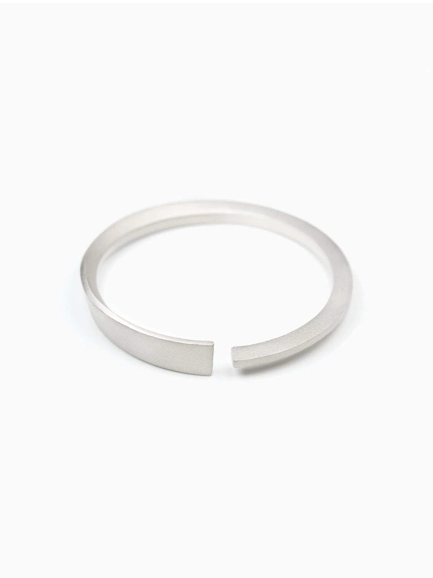 CONTROL POINTS ASYMMETRIC MOBIUS LOOP CUFF  |  TROVE & TONE