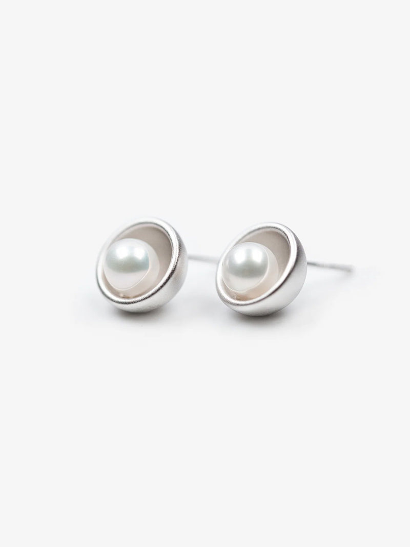 CONTROL POINTS NEST INSET PEARL STUD EARRINGS  |  TROVE & TONE