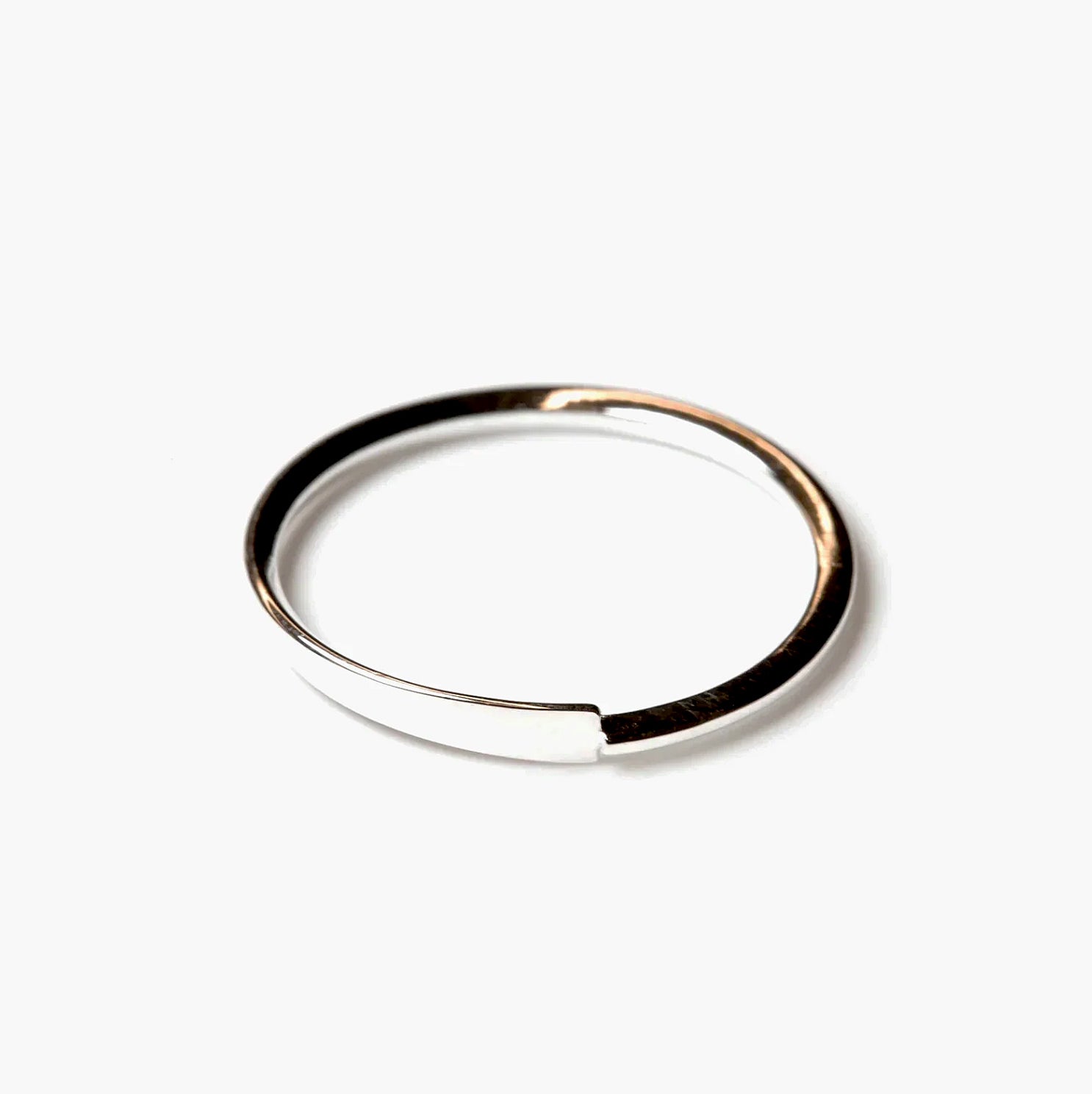 ASYMMETRIC MOBIUS LOOP RING
