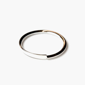 ASYMMETRIC MOBIUS LOOP RING