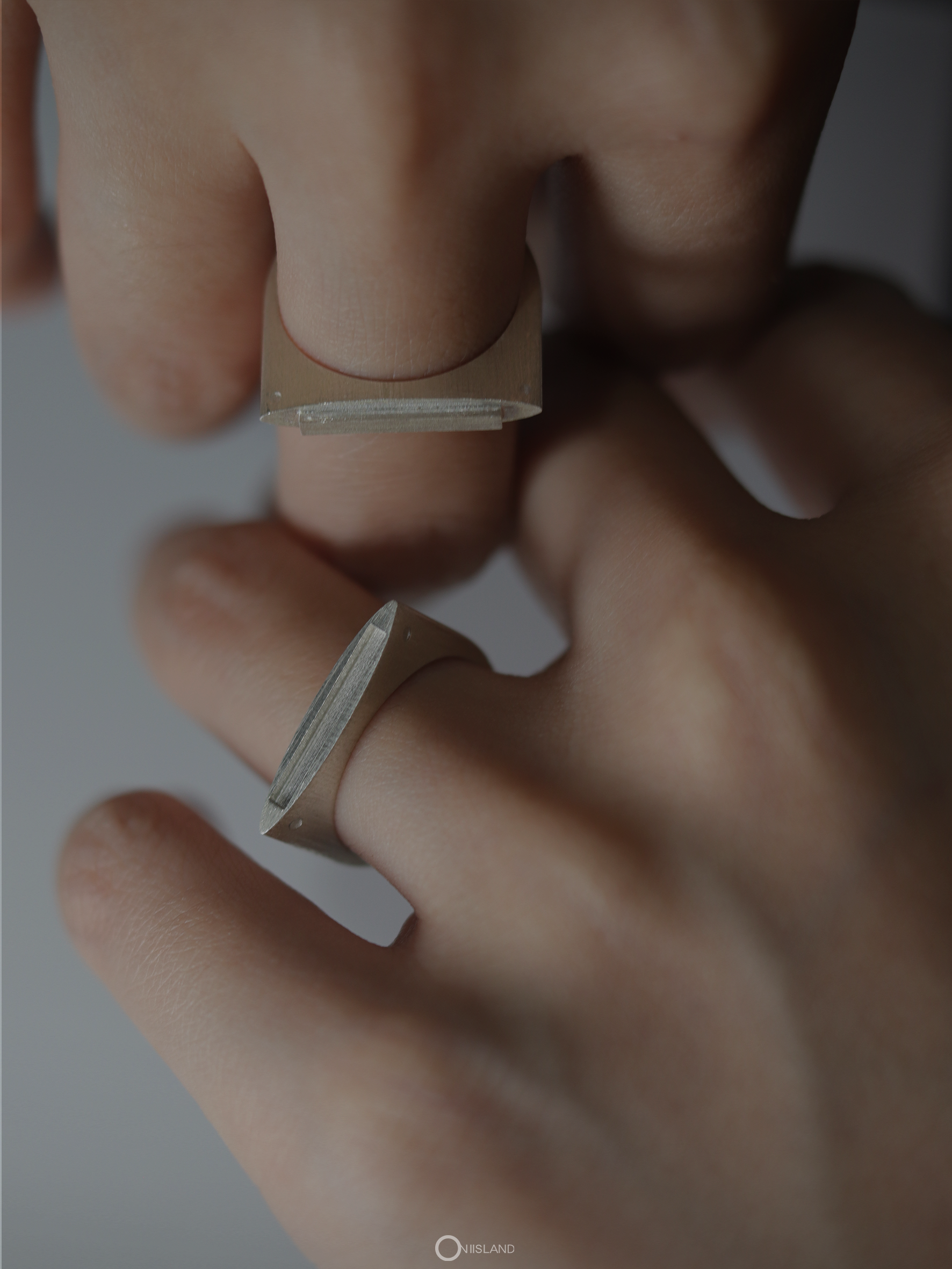  ON IISLAND CAPSULE COUPLE RING - CONCAVE |  TROVE & TONE