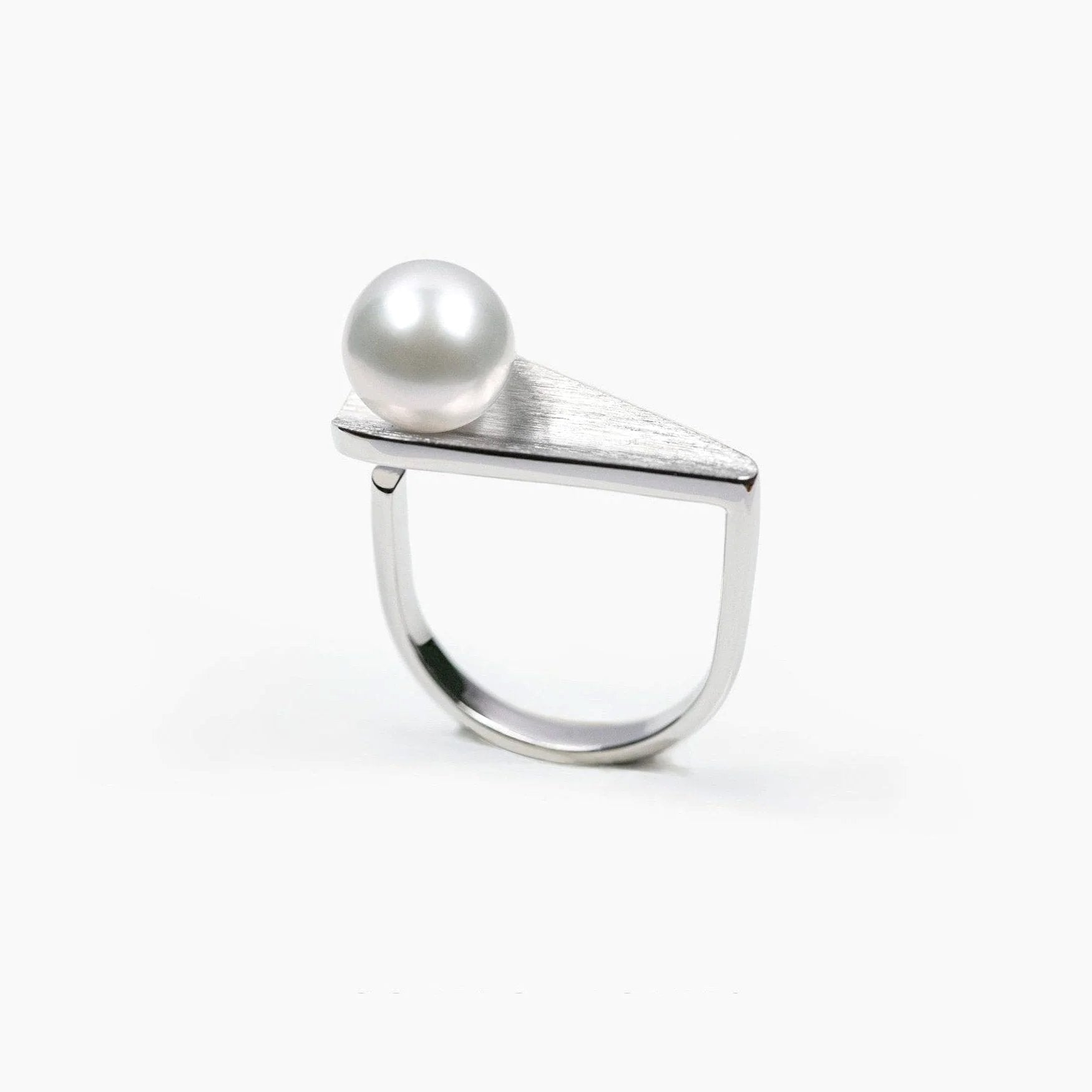 CONTROL POINTS FLOATING PEARL RING  |  TROVE & TONE