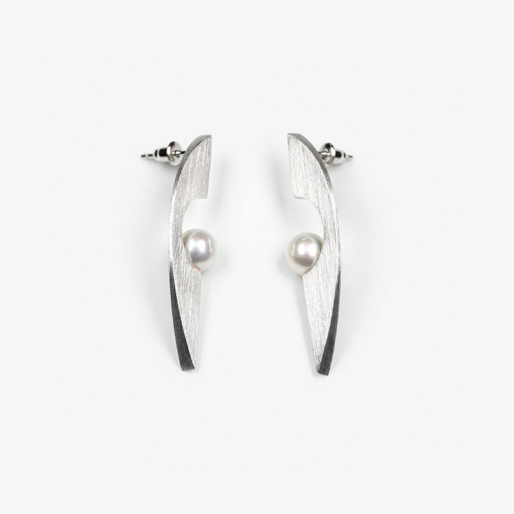 CONTROL POINTS ECLIPSE PEARL EARRING  |  TROVE & TONE