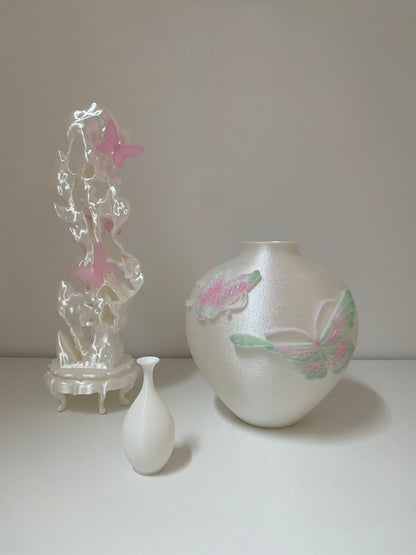 livarié flower White Dream Papillon Vase  |  TROVE & TONE