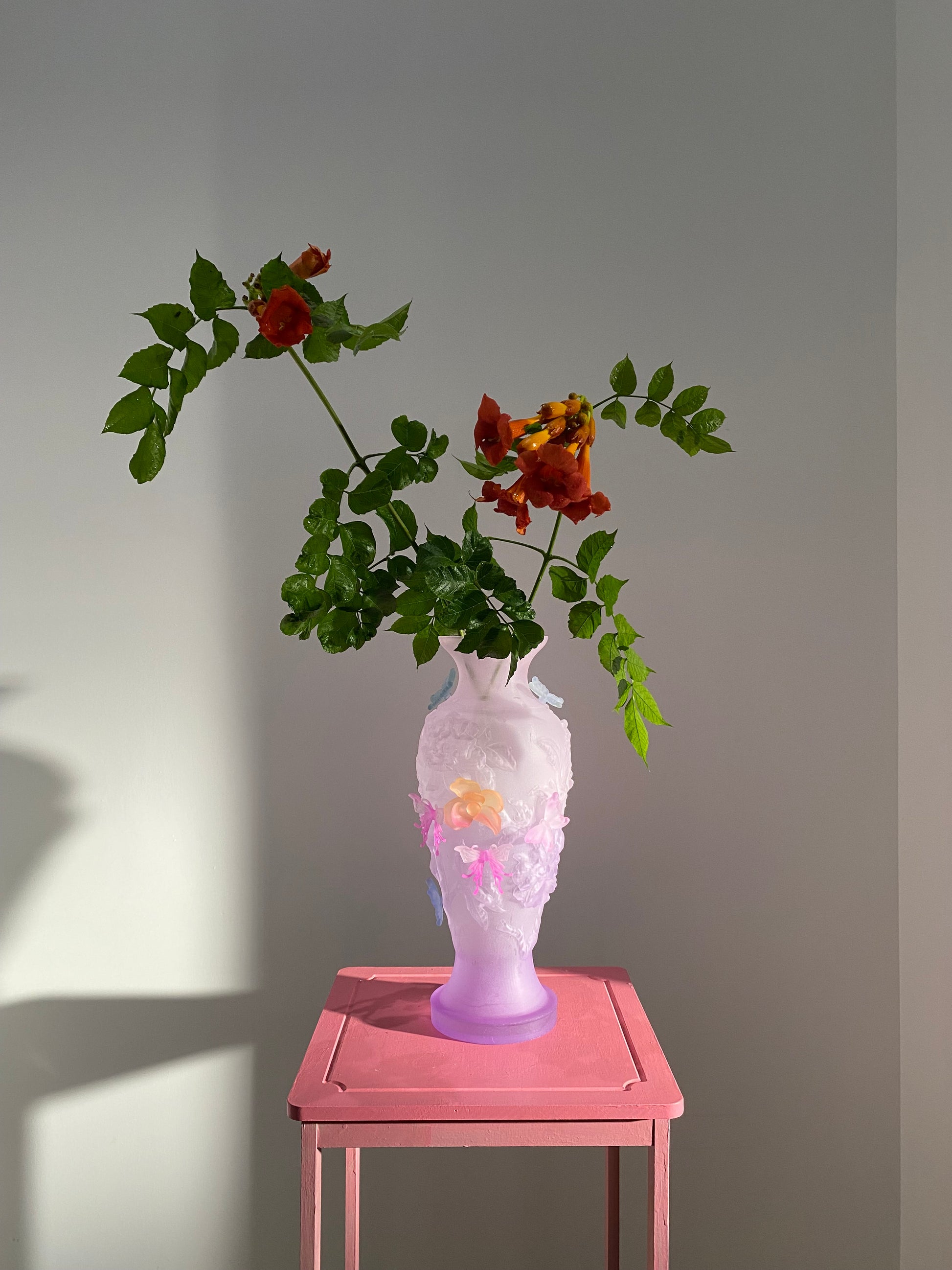 livarié flower Pink Purple Gradient Papillon Vif Vase  |  TROVE & TONE