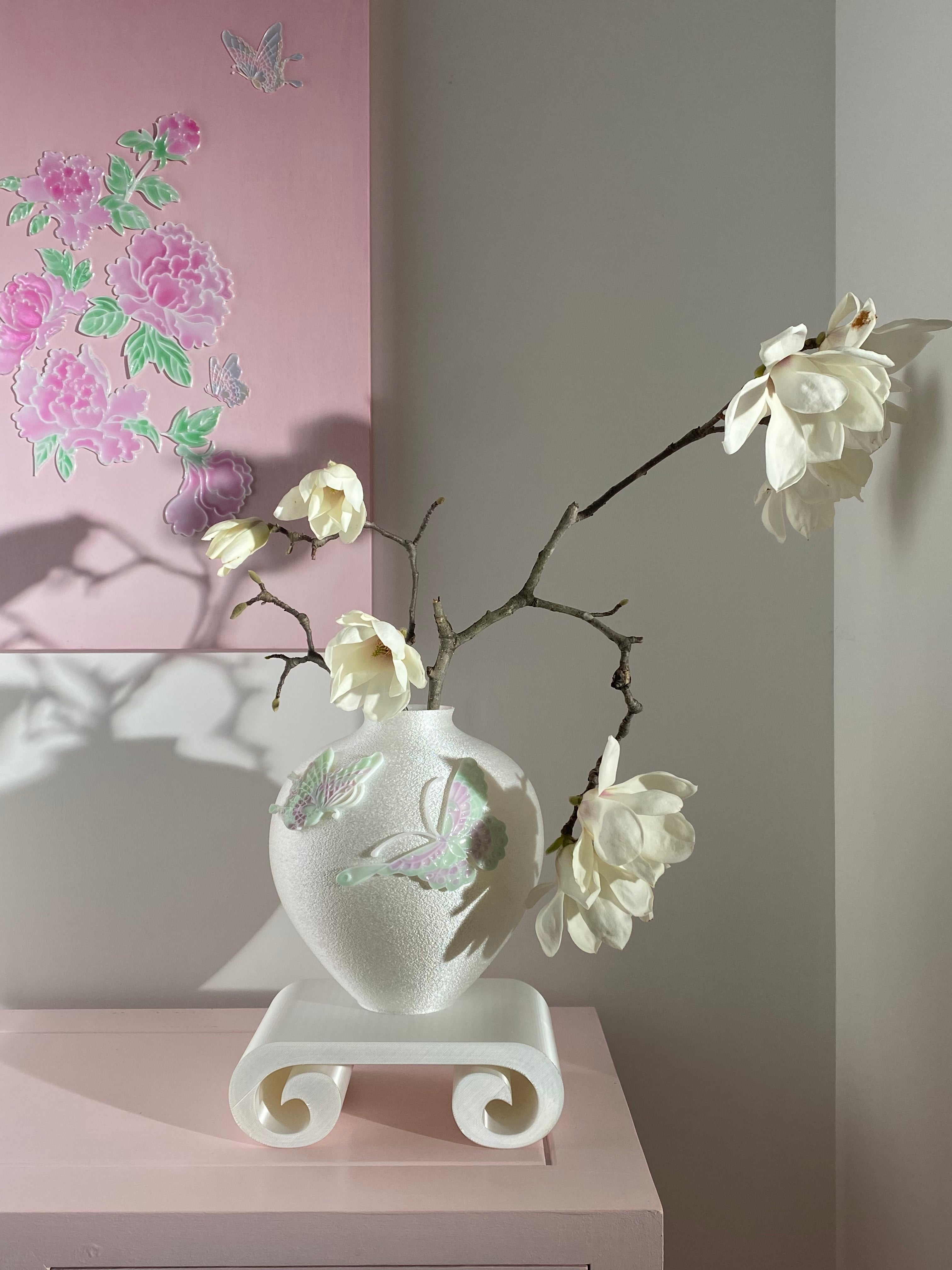 livarié flower White Dream Papillon Vase  |  TROVE & TONE