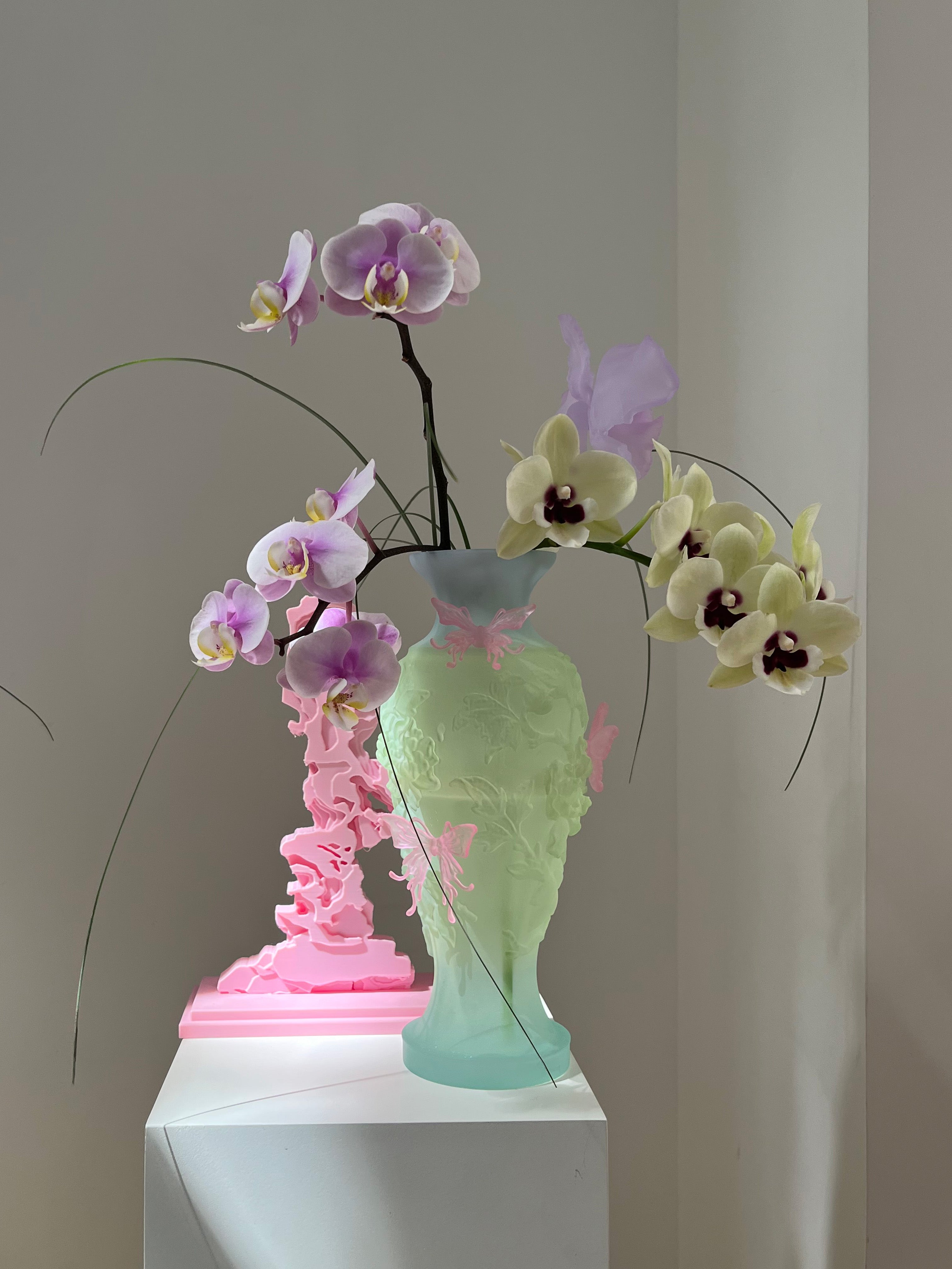 livarié flower Green Papillon Vif Vase  |  TROVE & TONE