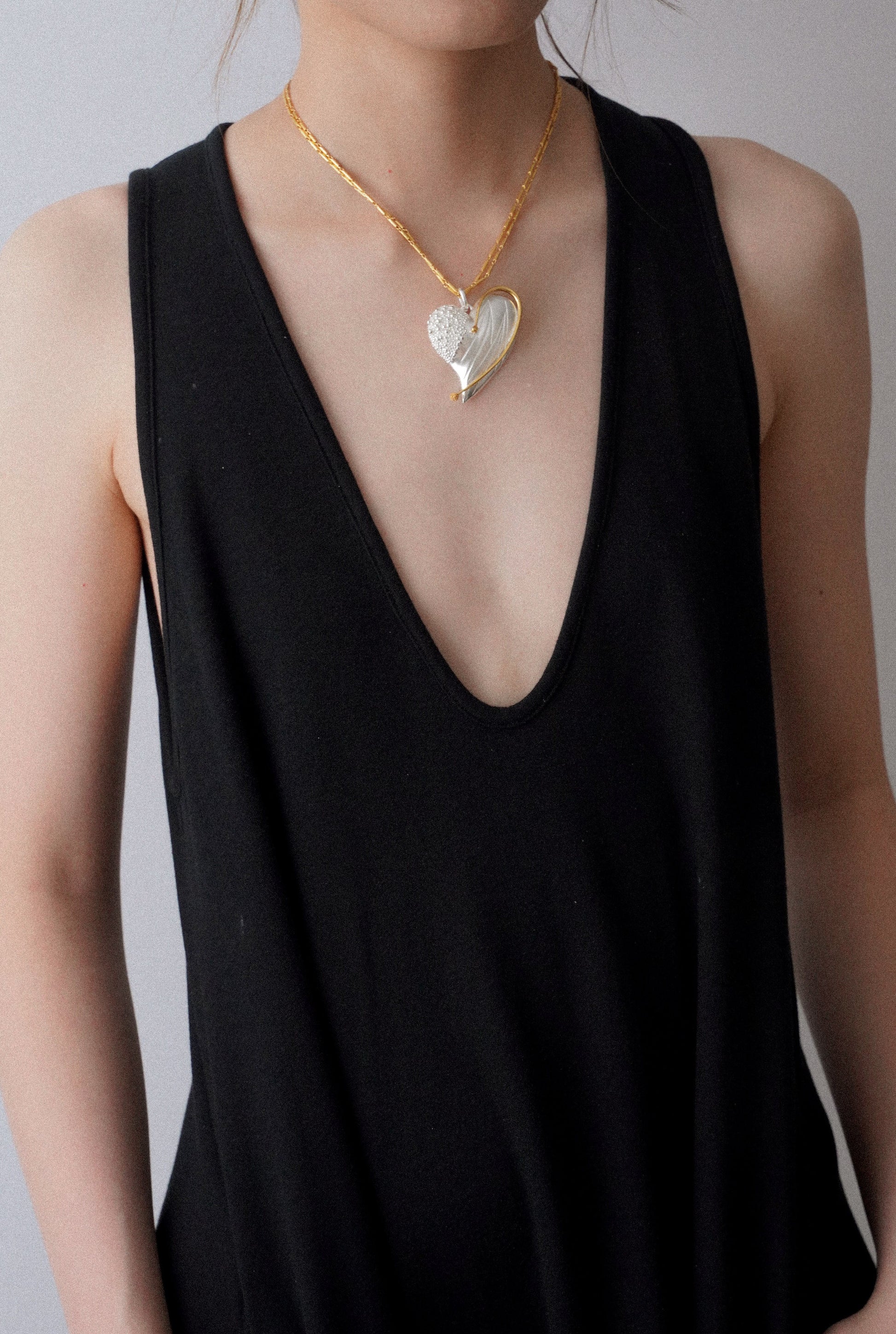 HEART-SHAPED LONG NECKLACE Necklace TROVE & TONE