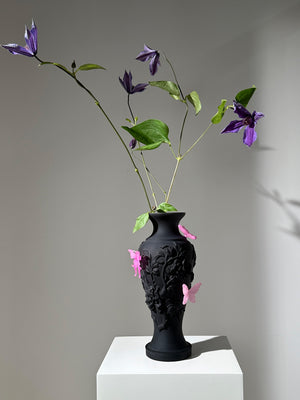 livarié flower Black Papillon Vif Vase  |  TROVE & TONE