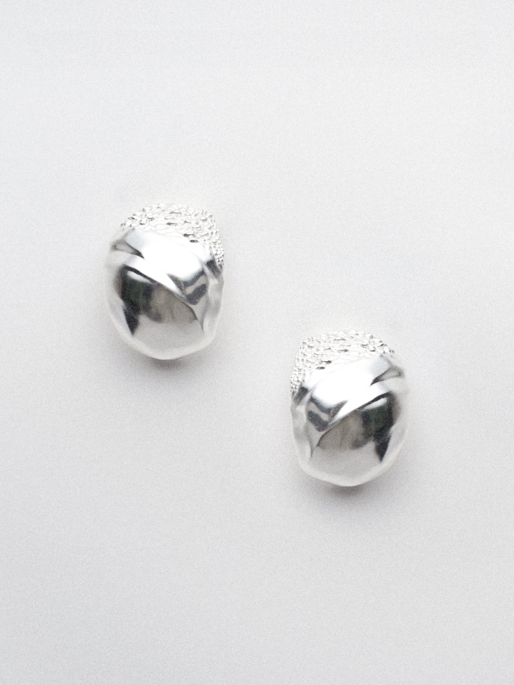 TEXTURED ARCHED EARRINGS Earrings TROVE & TONE