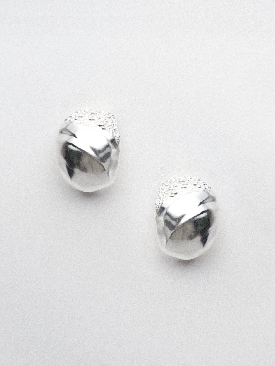 TEXTURED ARCHED EARRINGS Earrings TROVE & TONE