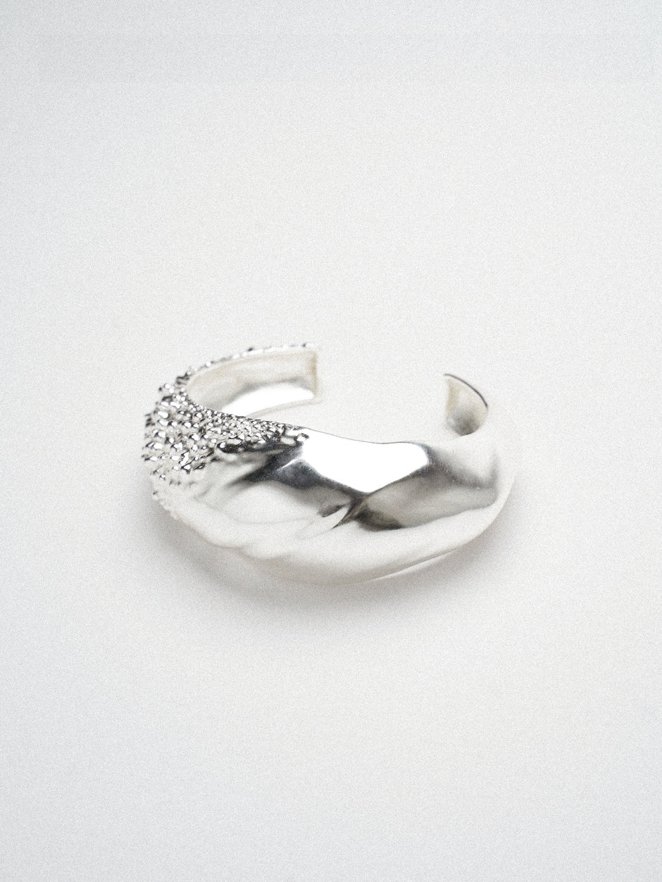 TEXTURED ARCHED BRACELET Bracelet TROVE & TONE
