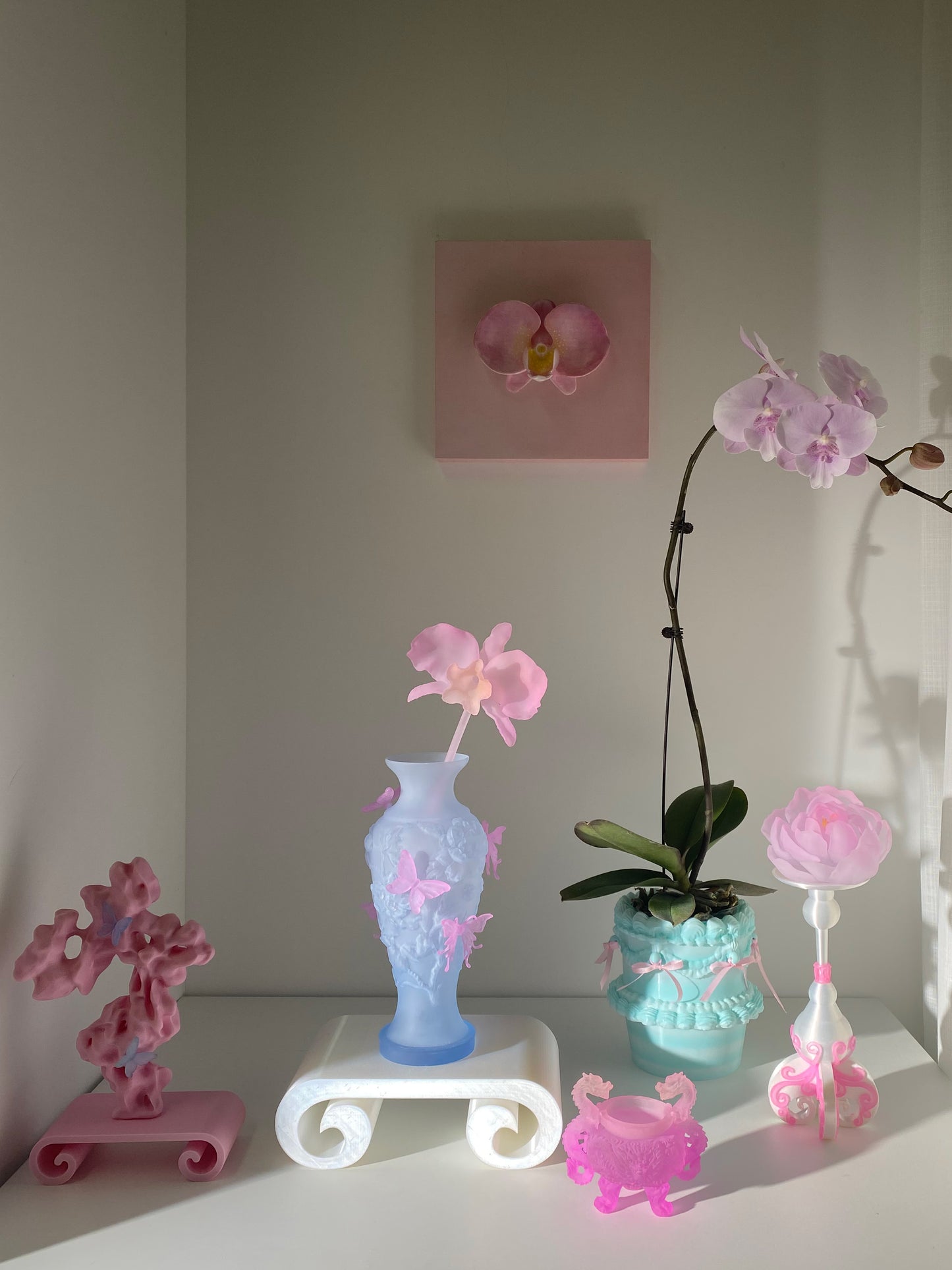 livarié flower Blue Papillon Vif Vase  |  TROVE & TONE