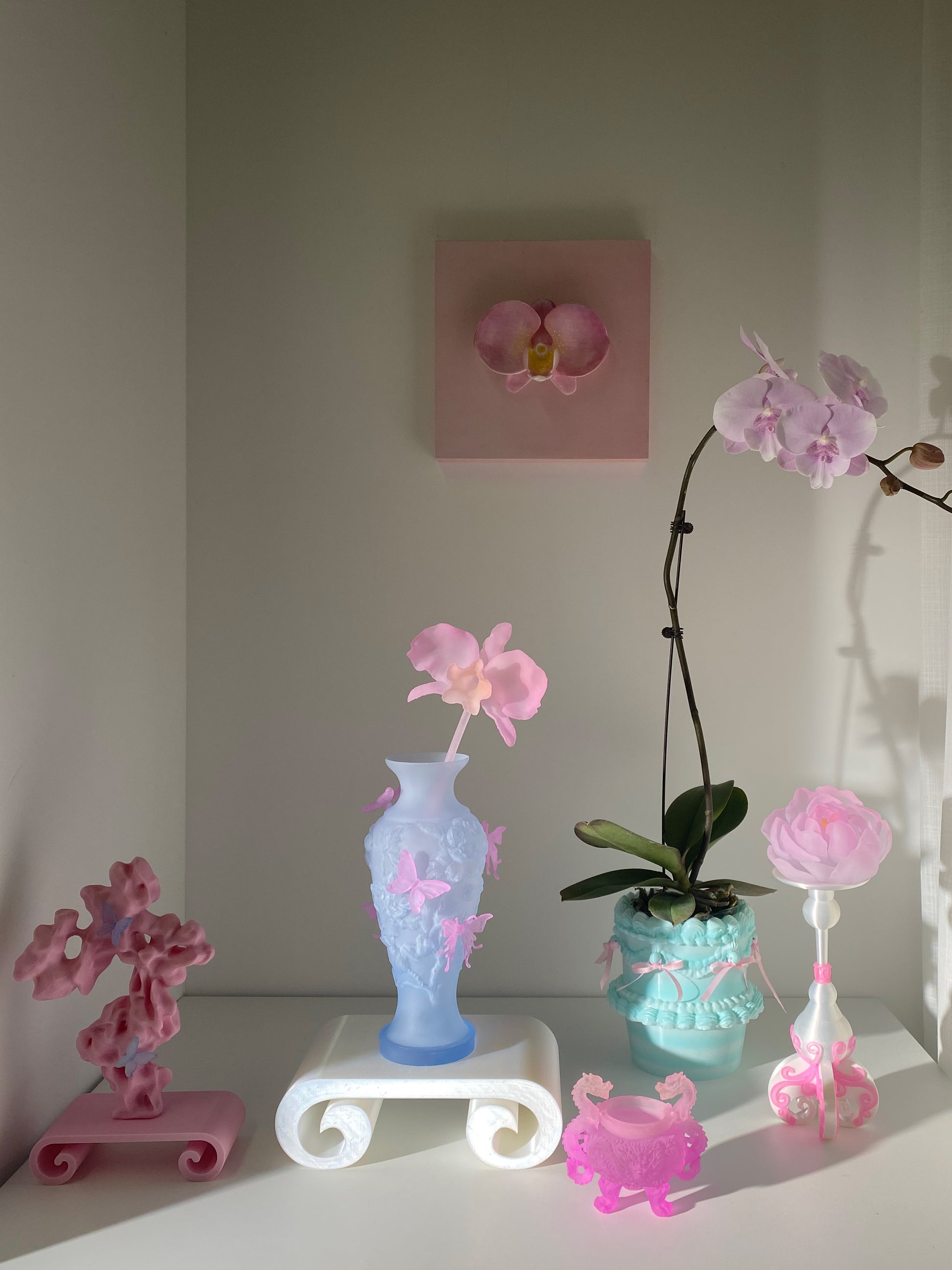 livarié flower Blue Papillon Vif Vase  |  TROVE & TONE