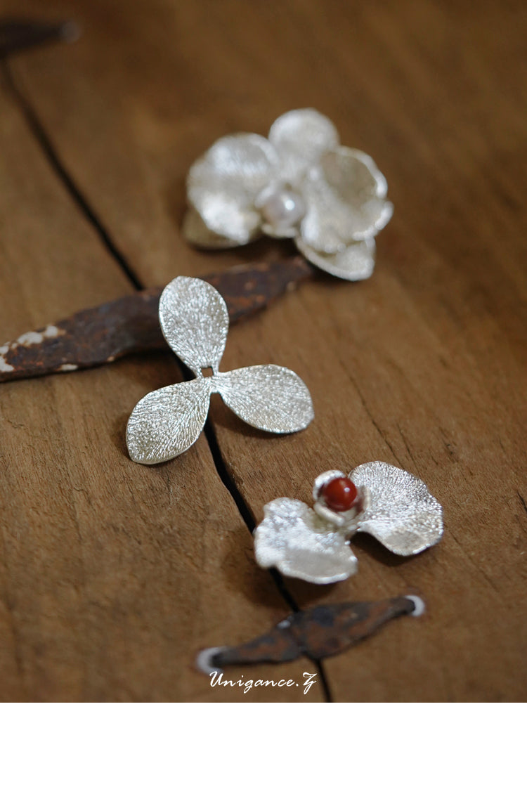 UNIGANCE.Z PHALAENOPSIS STUD EARRINGS  |  TROVE & TONE