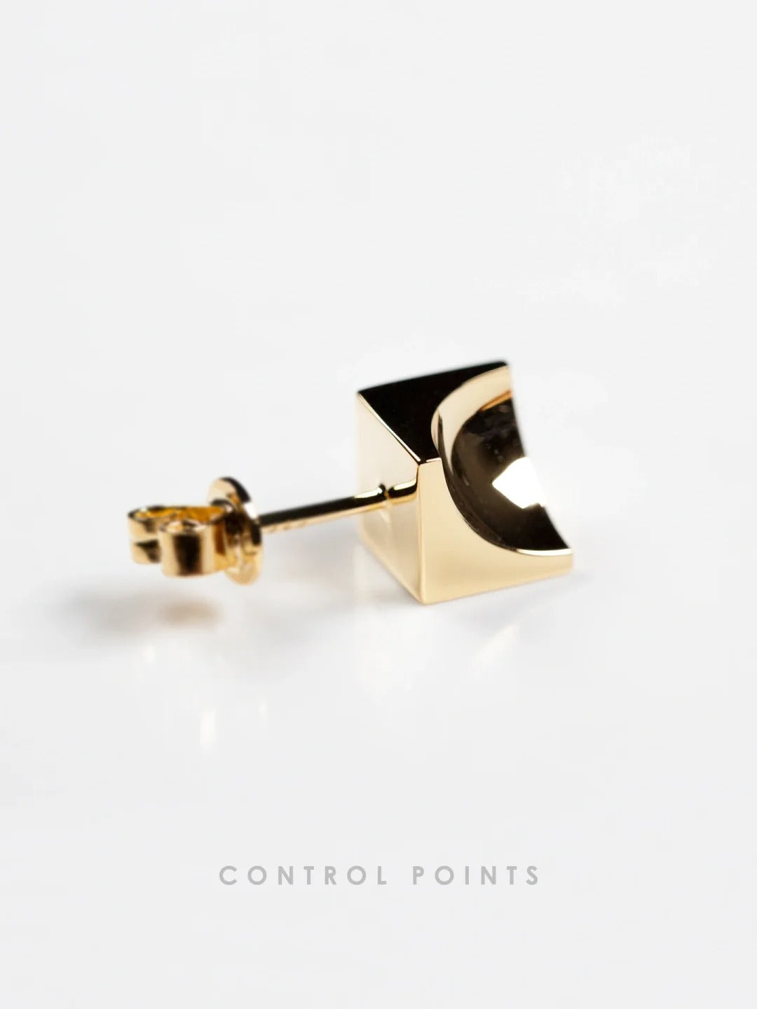 CONCAVE CUBE STUD EARRINGS
