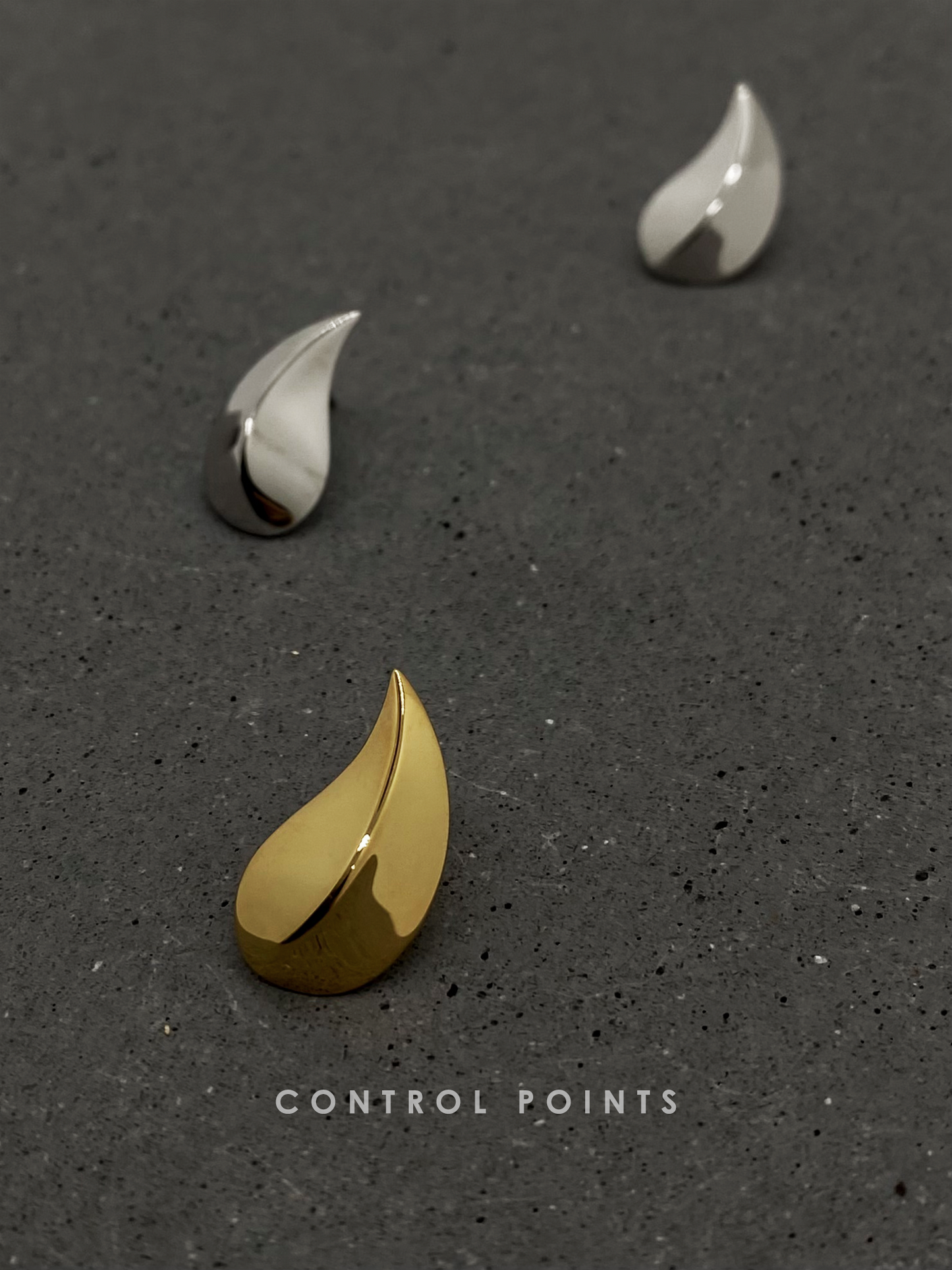 TROVE & TONE FLAME CURVE EARRING  |  TROVE & TONE