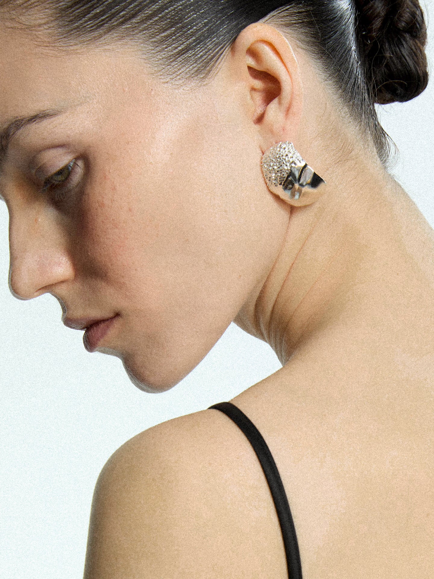 TEXTURED ARCHED EARRINGS Earrings TROVE & TONE