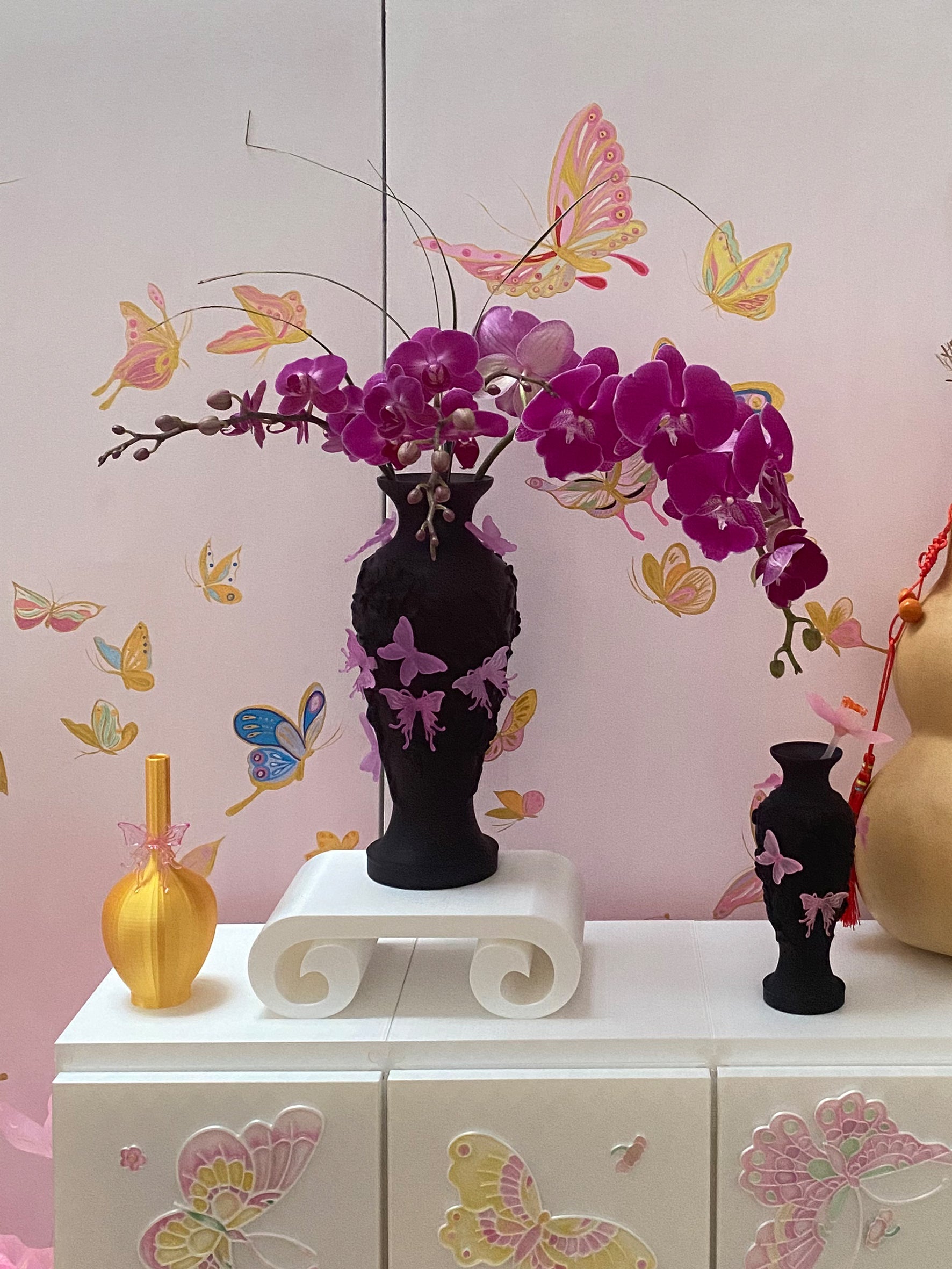 livarié flower Black Large Papillon Vif Vase  |  TROVE & TONE