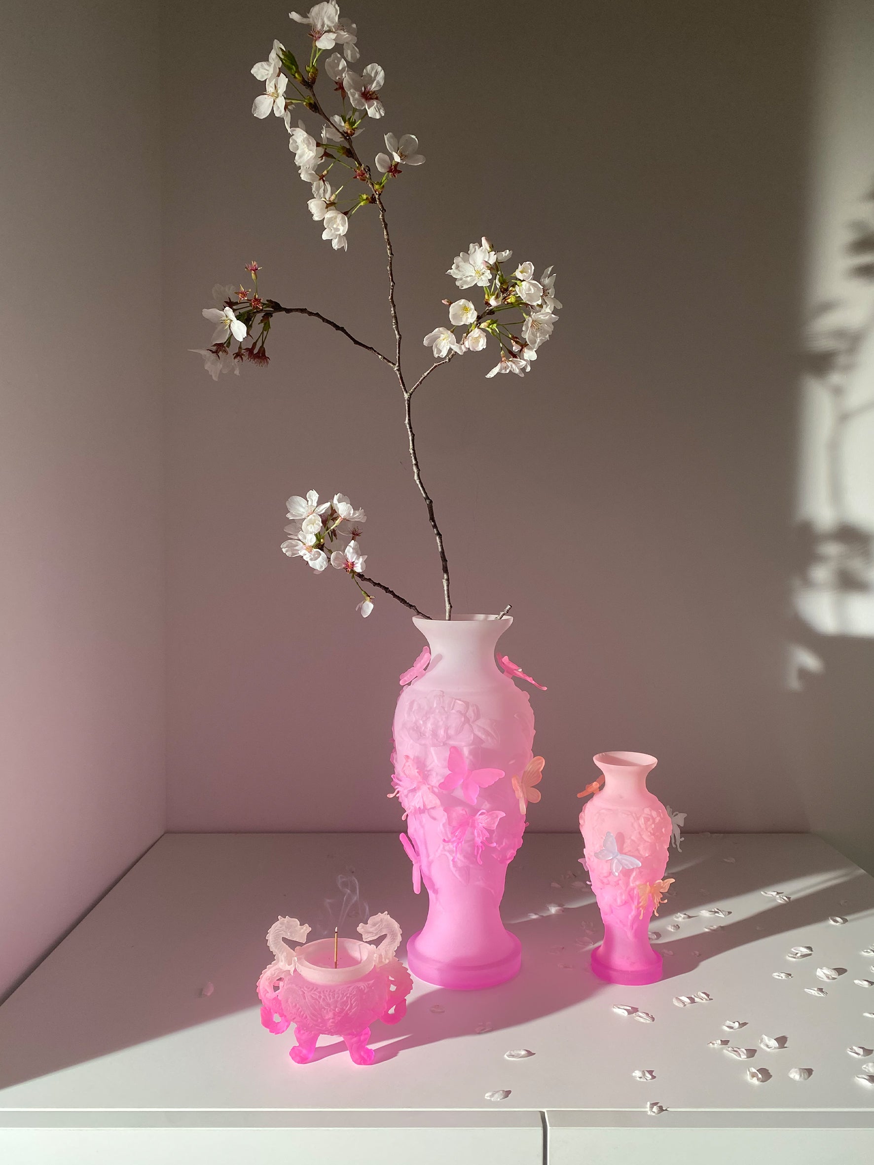livarié flower Pink Gradient Papillon Vif Vase  |  TROVE & TONE