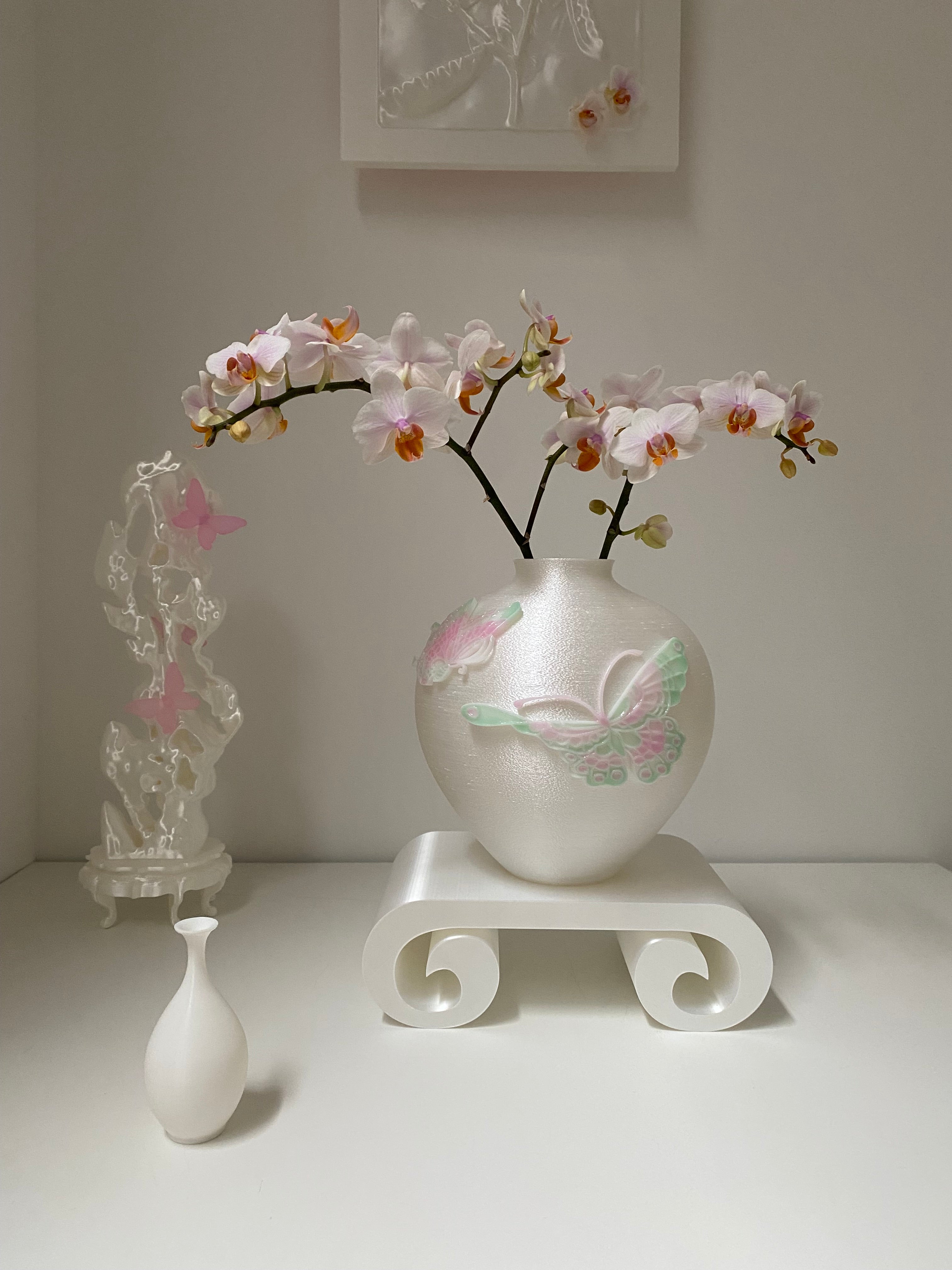 livarié flower White Dream Papillon Vase  |  TROVE & TONE