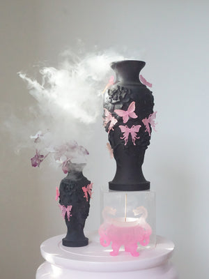 livarié flower Black Papillon Vif Vase  |  TROVE & TONE