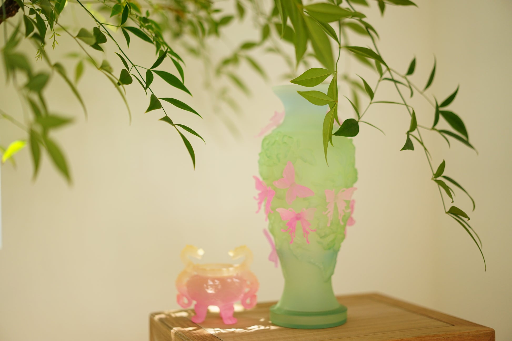 livarié flower Green Papillon Vif Vase  |  TROVE & TONE