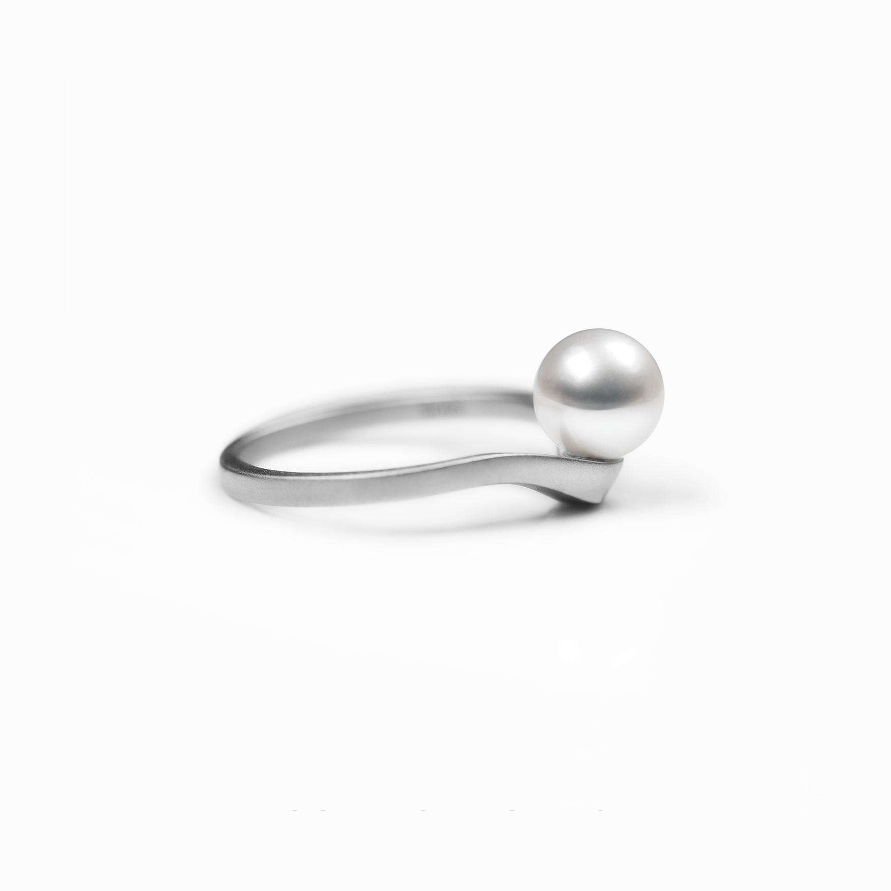 CONTROL POINTS GRAVITY PEARL RING  |  TROVE & TONE