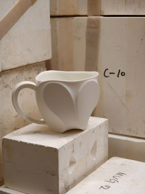 CURVE 10 CERAMIC HANDLED TEA CUP