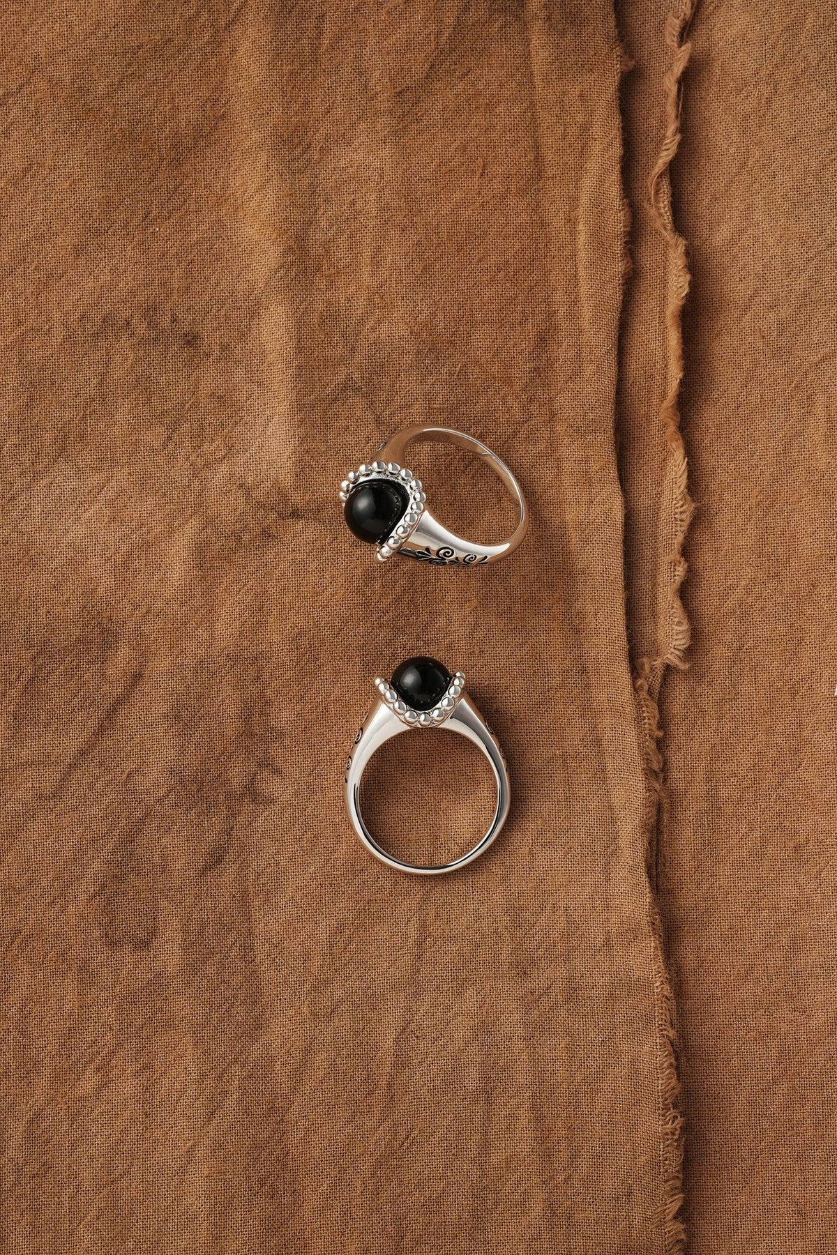  WANYEE CRAFT SCROLL PATTERN BLACK ONYX RING |  TROVE & TONE