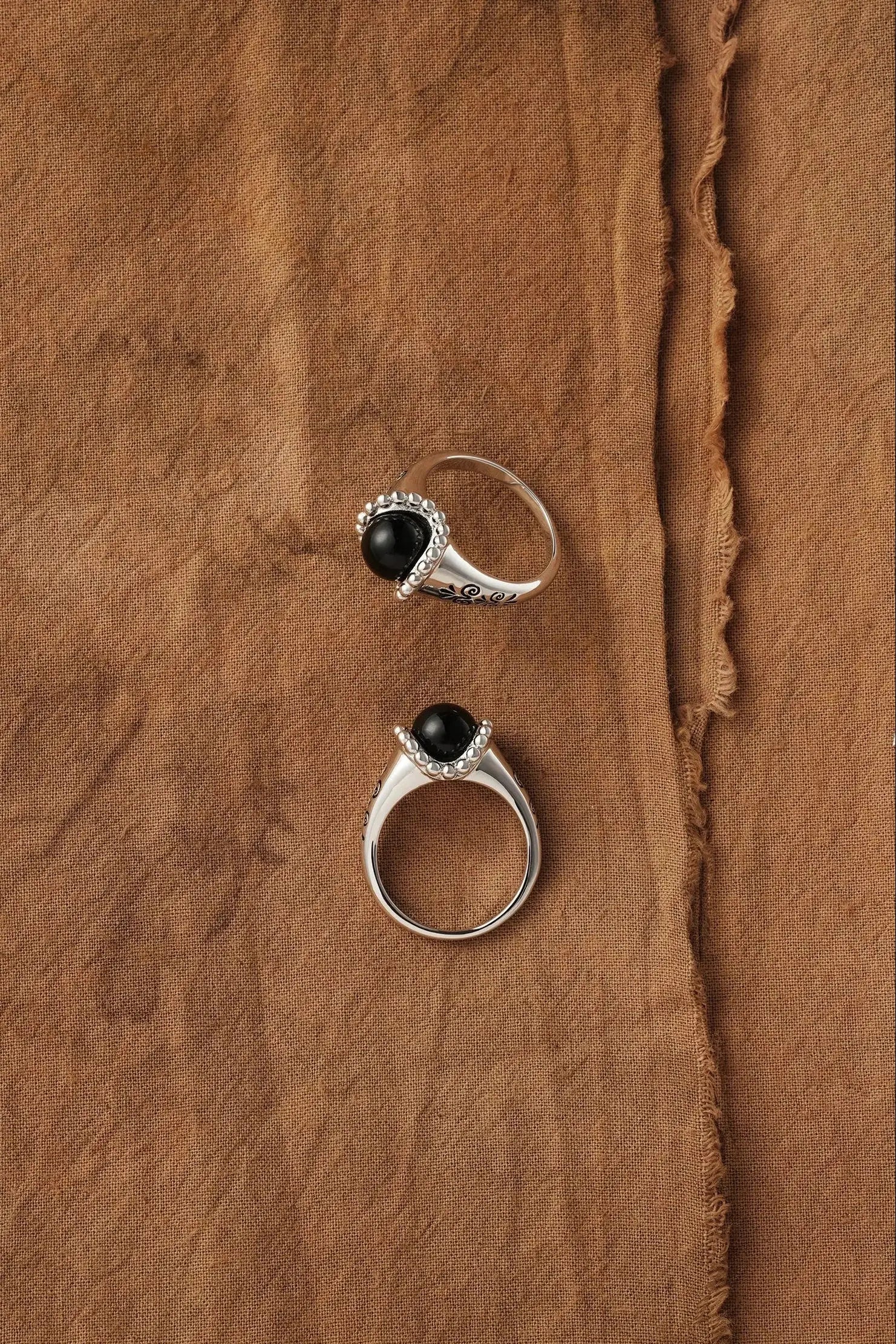  WANYEE CRAFT SCROLL PATTERN BLACK ONYX RING |  TROVE & TONE