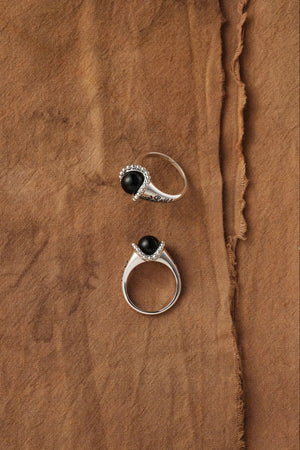  WANYEE CRAFT SCROLL PATTERN BLACK ONYX RING |  TROVE & TONE