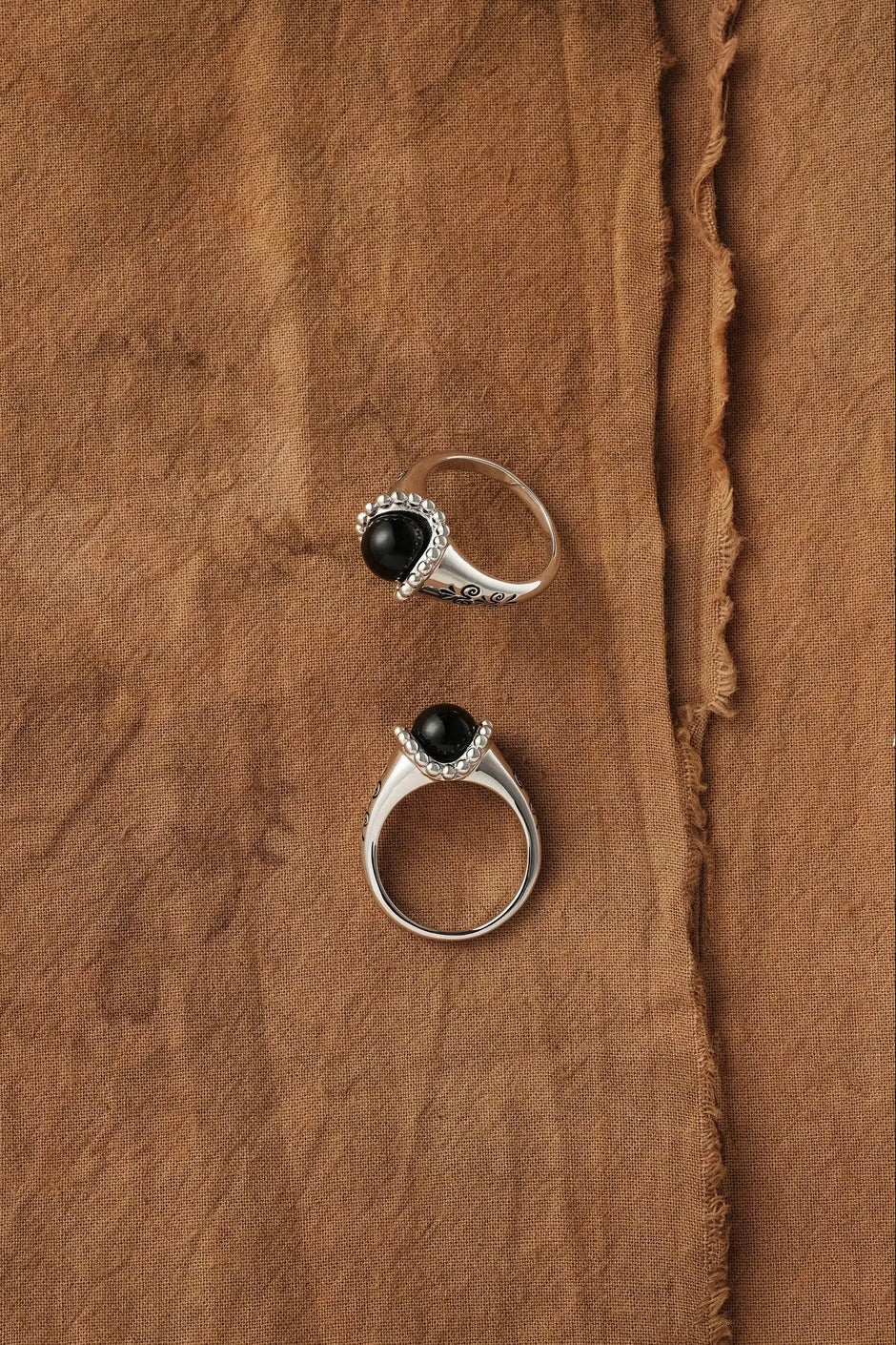  WANYEE CRAFT SCROLL PATTERN BLACK ONYX RING |  TROVE & TONE
