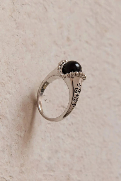  WANYEE CRAFT SCROLL PATTERN BLACK ONYX RING |  TROVE & TONE